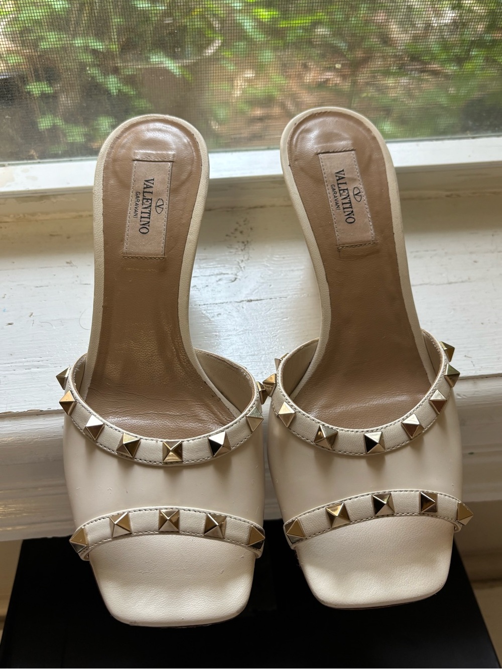 Valentino Garavani Nappa Ivory Leather Rockstud Mule Slides